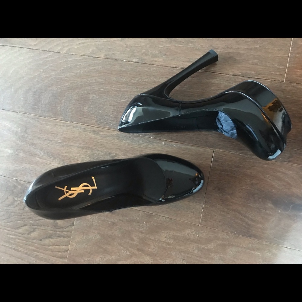 Yvette Saint Laurent Patent leather pumps
